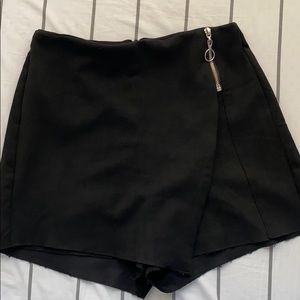Zara black skort (short/ skirt) Xs